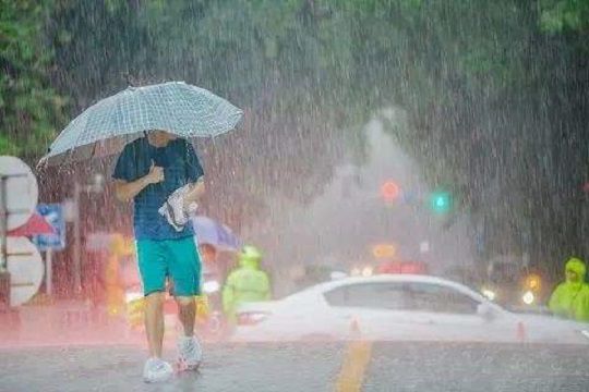 迎風(fēng)而上冒雨前行，華全發(fā)電機(jī)組用行動助力抵御臺風(fēng)侵襲
