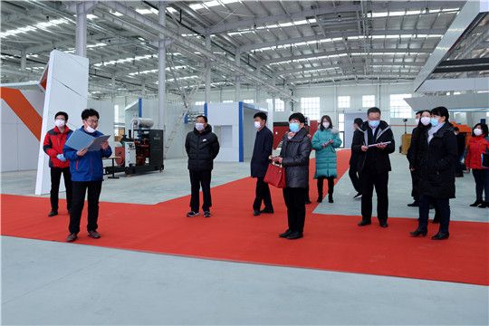 華全集團總經理趙立增向山東省發(fā)改委領導作匯報